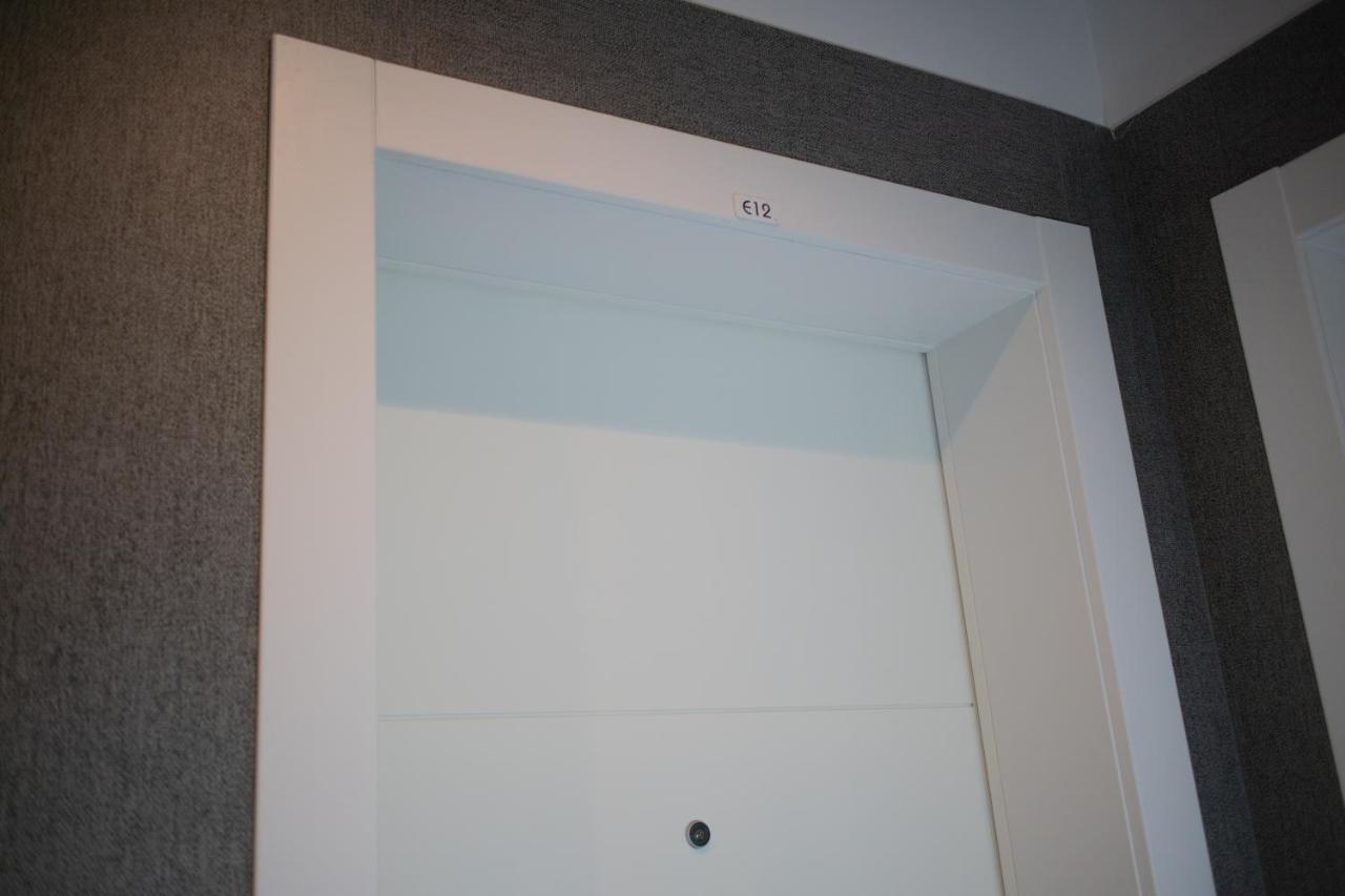 E-Twelve Apartment نابولي المظهر الخارجي الصورة