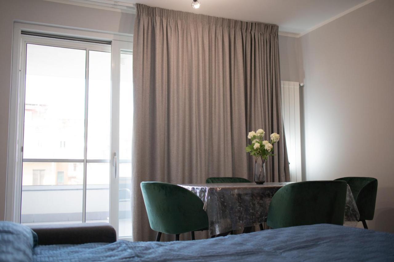 E-Twelve Apartment نابولي المظهر الخارجي الصورة