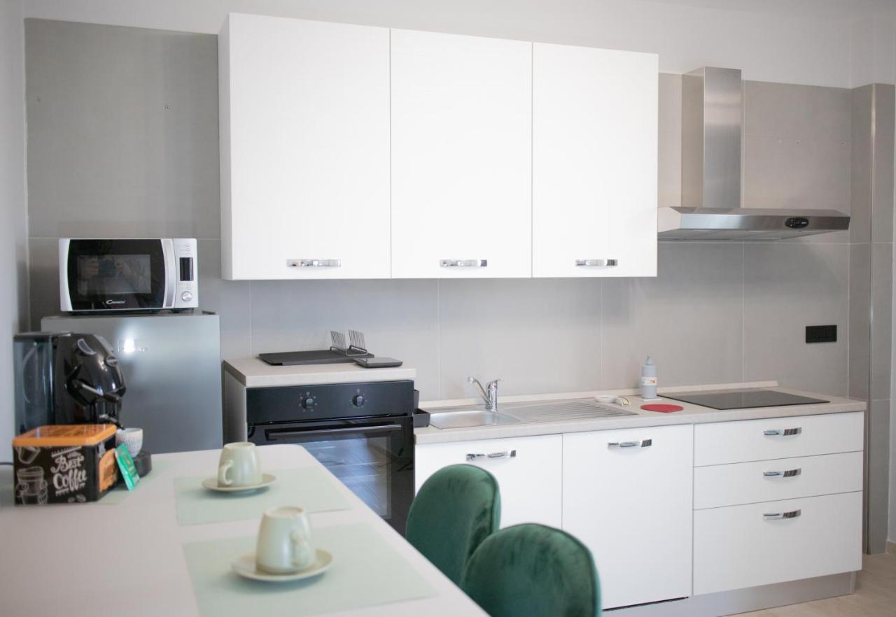 E-Twelve Apartment نابولي المظهر الخارجي الصورة