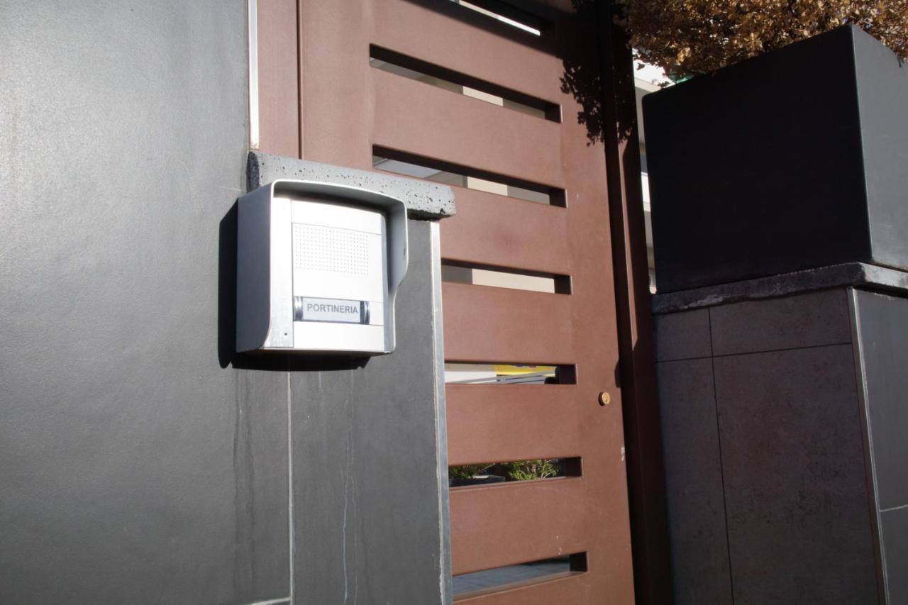 E-Twelve Apartment نابولي المظهر الخارجي الصورة