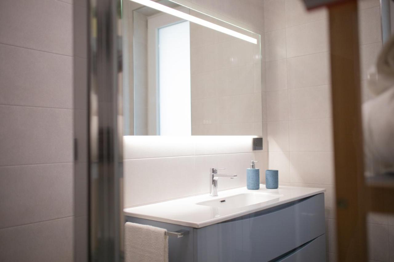E-Twelve Apartment نابولي المظهر الخارجي الصورة