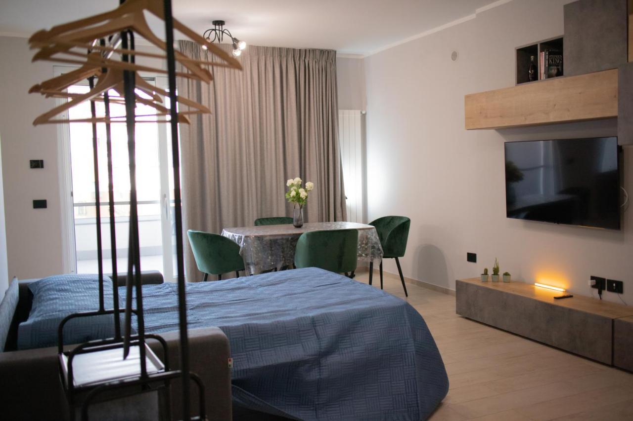 E-Twelve Apartment نابولي المظهر الخارجي الصورة